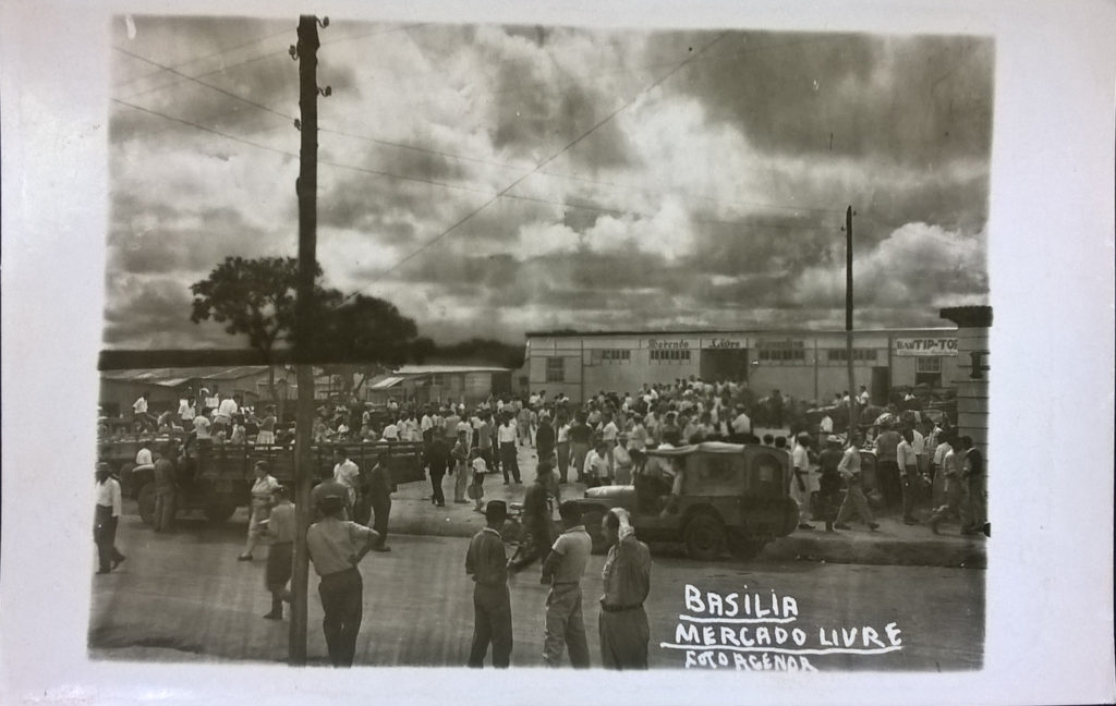 “Mercado Livre”, Colombo. Documento fotográfico, 9 x 12 cm.