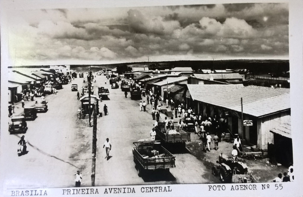 “Primeira Avenida Central”, Colombo. Documento fotográfico, 9 x 12 cm.