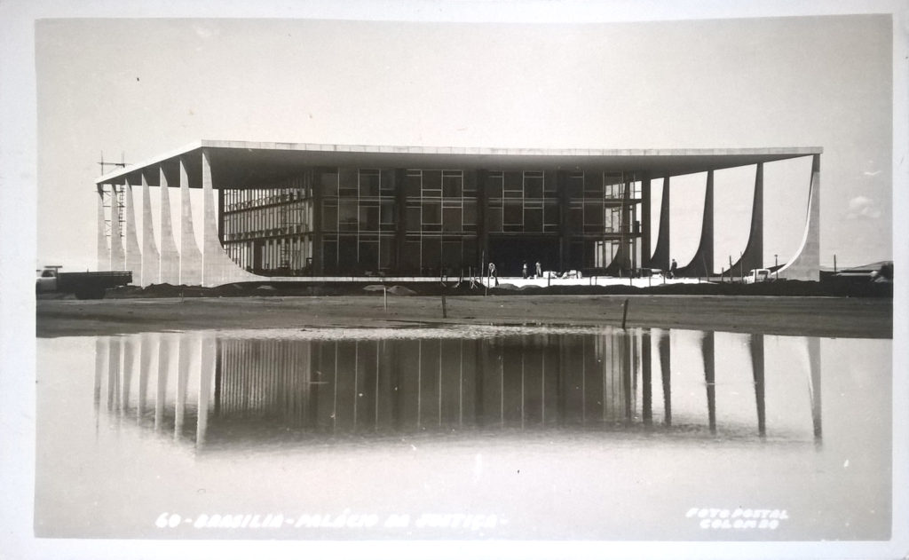 “Palácio da Justiça”, Colombo. Documento fotográfico, 9 x 12 cm.