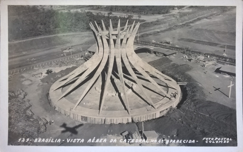 “Catedral Nossa Senhora Aparecida”, Colombo. Documento fotográfico, 9 x 12 cm.